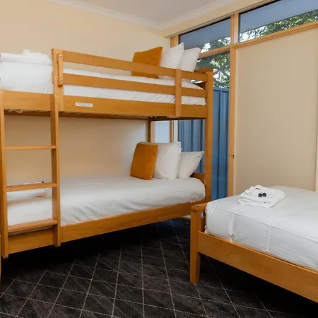 Lakeview Hotel Motel Shellharbour Exterior photo
