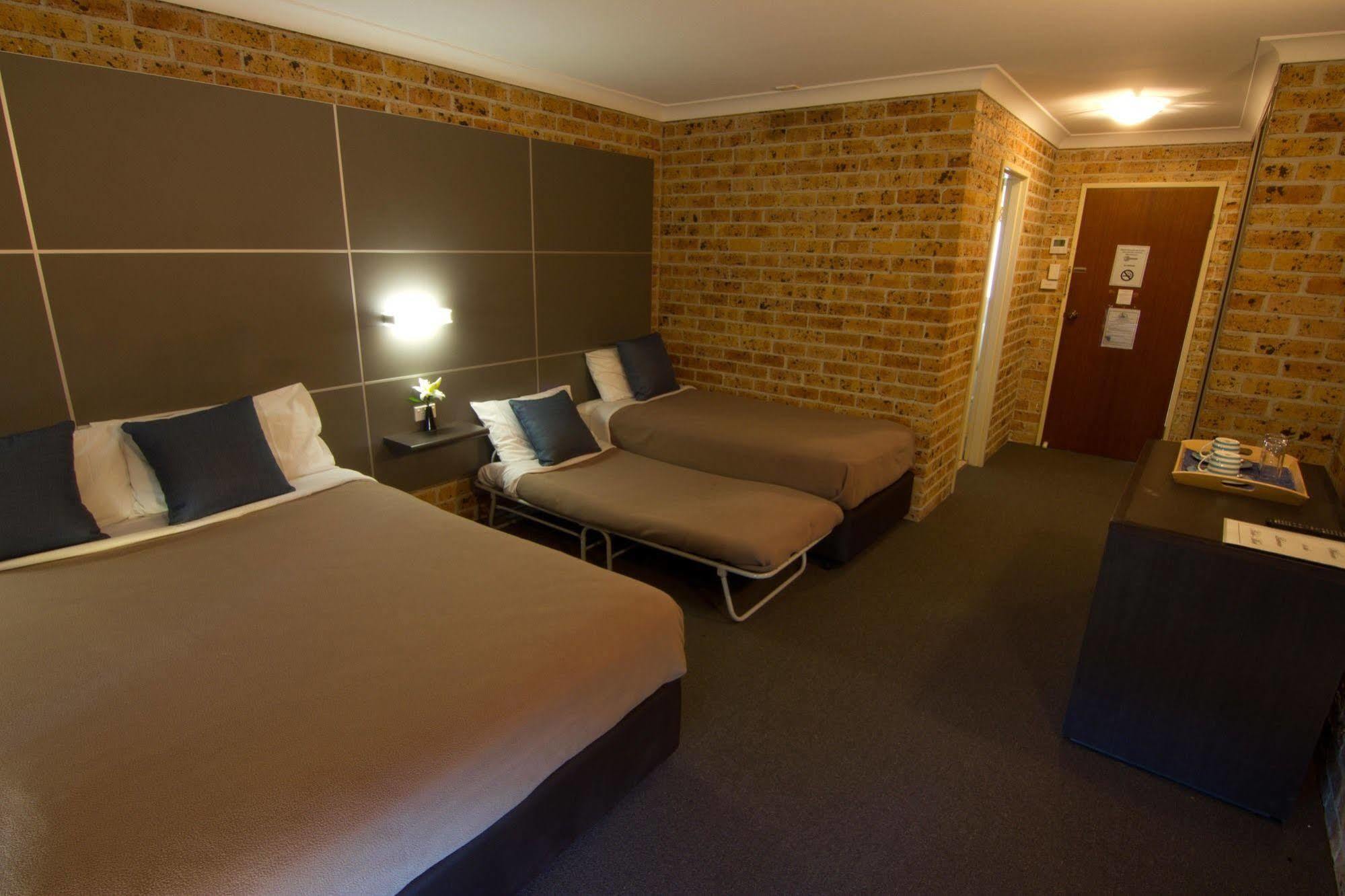 Lakeview Motel 3*