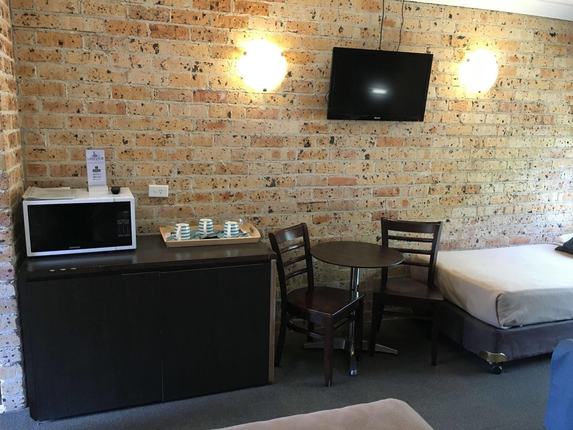 Lakeview Motel 3*